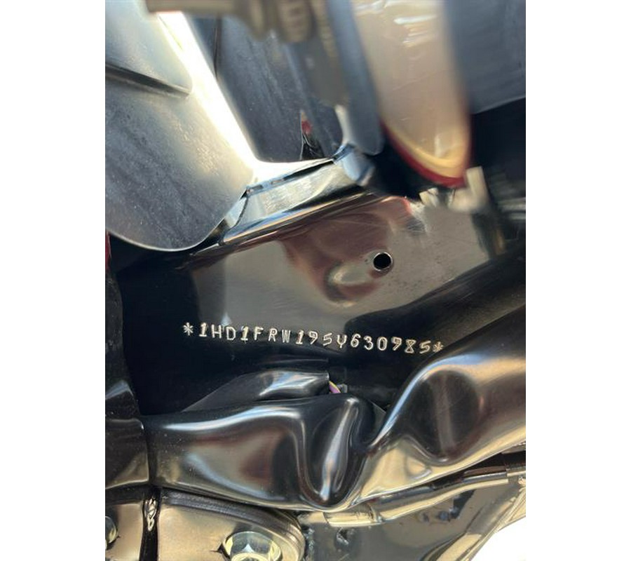 2005 Harley-Davidson FLHRCI Road King® Classic