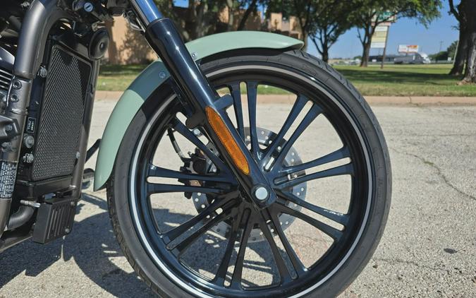 2023 Kawasaki Vulcan® 900 Custom