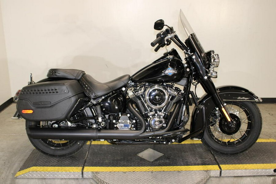 2025 Harley-Davidson® FLHC - Heritage Classic