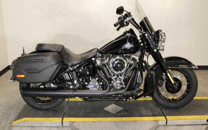 2025 Harley-Davidson® FLHC - Heritage Classic