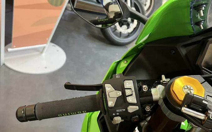 2024 Kawasaki Ninja® ZX™-10R 40th Anniversary Edition ABS