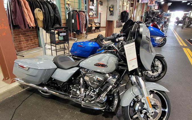2026 Harley-Davidson® Street Glide® Solo Dark Billiard Gray Chrome Trim