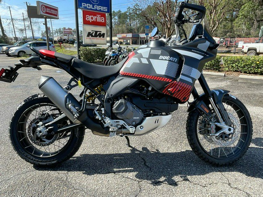 2024 DesertX - R22 Livery - Ducati