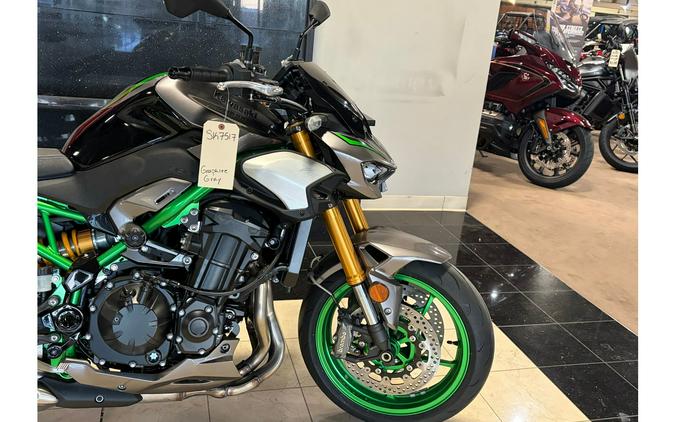 2025 Kawasaki Z900 SE ABS