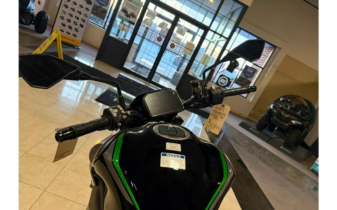 2025 Kawasaki Z900 SE ABS