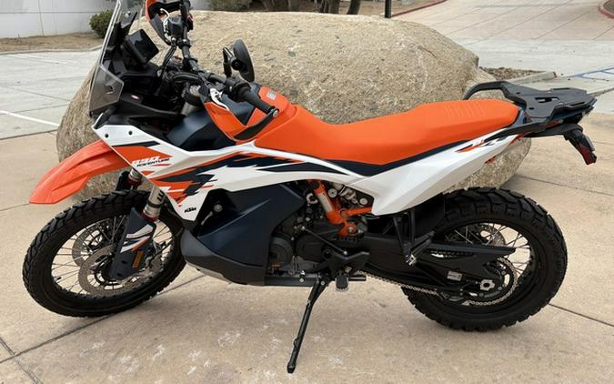 2025 KTM Adventure 890 R
