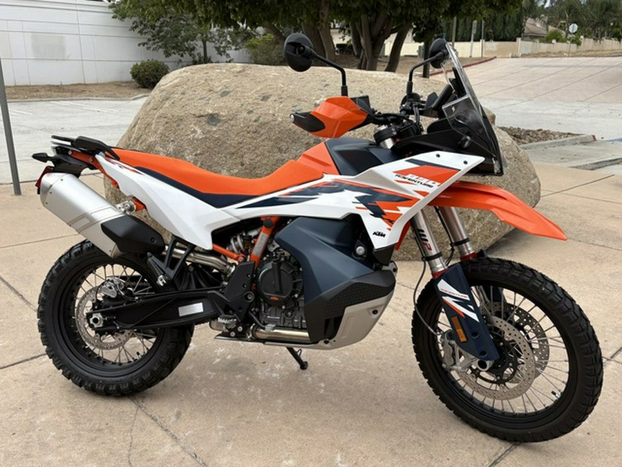 2025 KTM Adventure 890 R