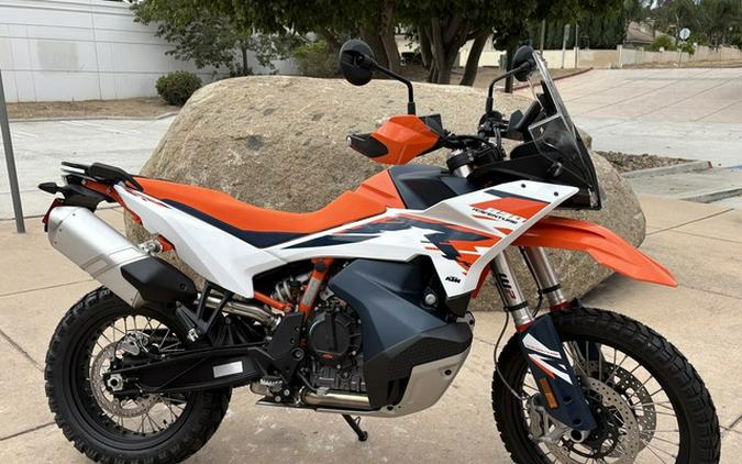 2025 KTM Adventure 890 R