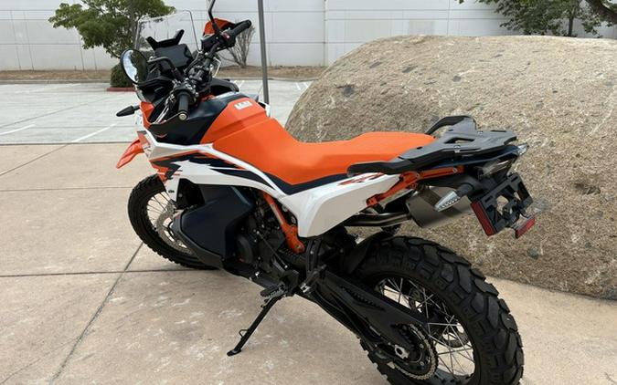 2025 KTM Adventure 890 R