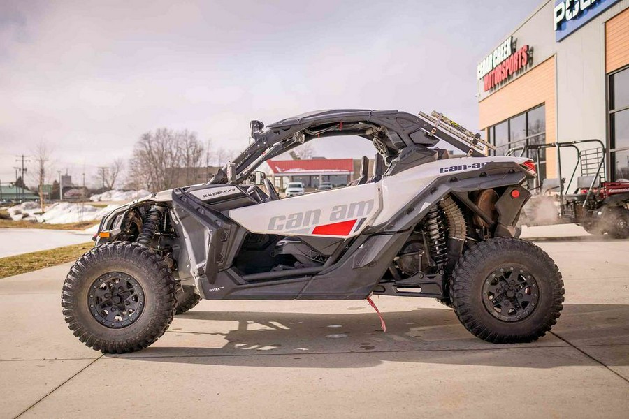 2017 Can-Am® Maverick™ X3 Turbo R