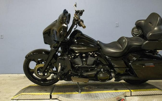 2018 Harley-Davidson® FLHXS - Street Glide® Special