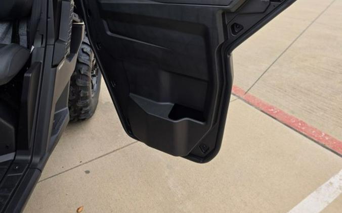 2026 Can-Am® Defender XT CAB HD11