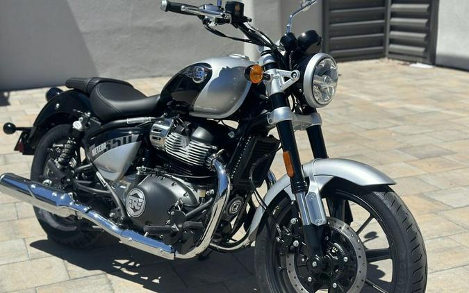 2024 Royal Enfield Super Meteor 650 Review [17 Fast Facts]