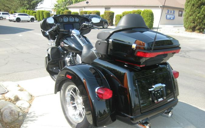 2024 Harley-Davidson Tri Glide Ultra Vivid Black