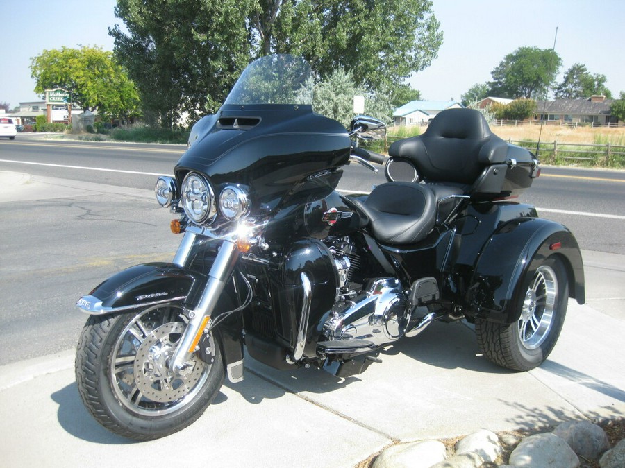 2024 Harley-Davidson Tri Glide Ultra Vivid Black