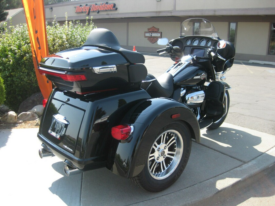 2024 Harley-Davidson Tri Glide Ultra Vivid Black