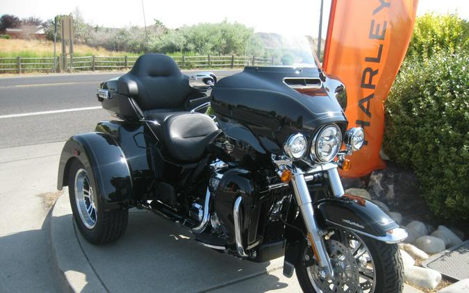 2024 Harley-Davidson Tri Glide Ultra Vivid Black