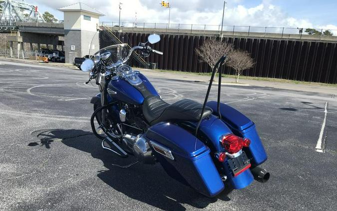 2015 Harley-Davidson® FLD - Dyna® Switchback™