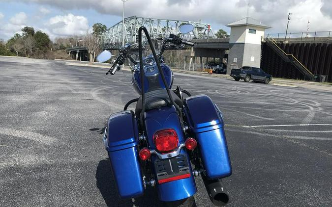 2015 Harley-Davidson® FLD - Dyna® Switchback™