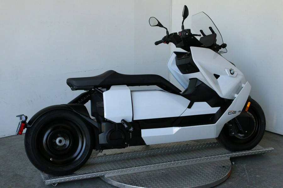 2025 BMW CE 04