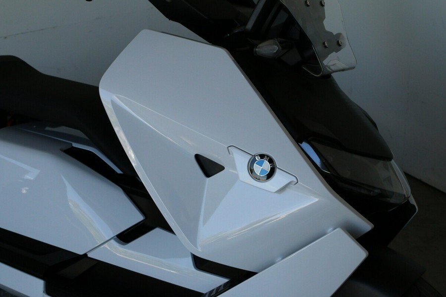 2025 BMW CE 04