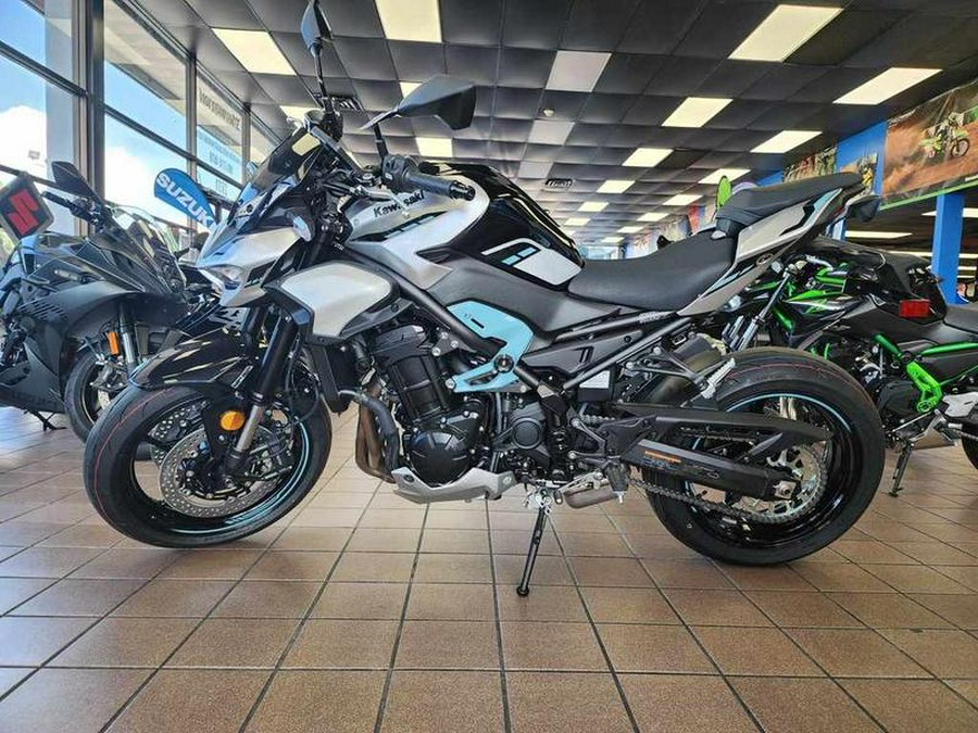 2025 Kawasaki Z900 ABS Galaxy Silver/Metallic Spark Black