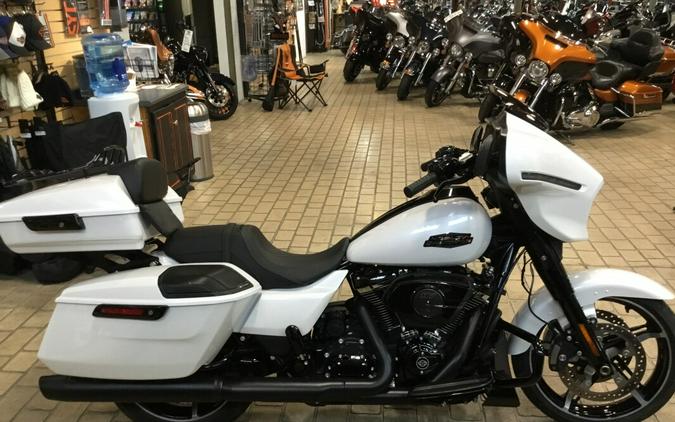 2024 Harley-Davidson® Street Glide® White Onyx Pearl - Black Finish