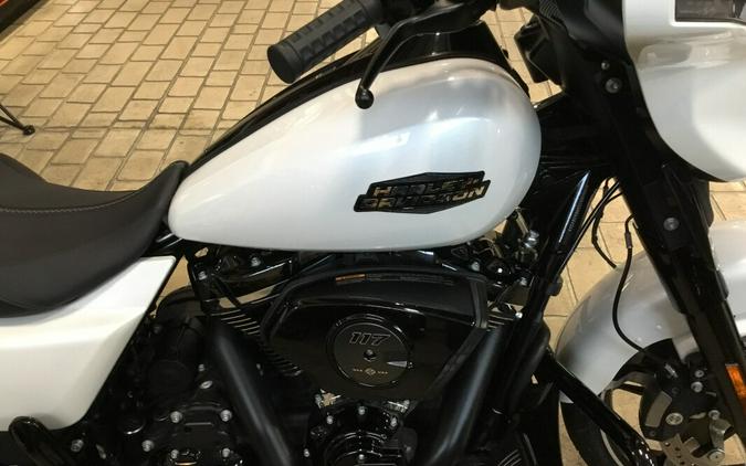 2024 Harley-Davidson® Street Glide® White Onyx Pearl - Black Finish
