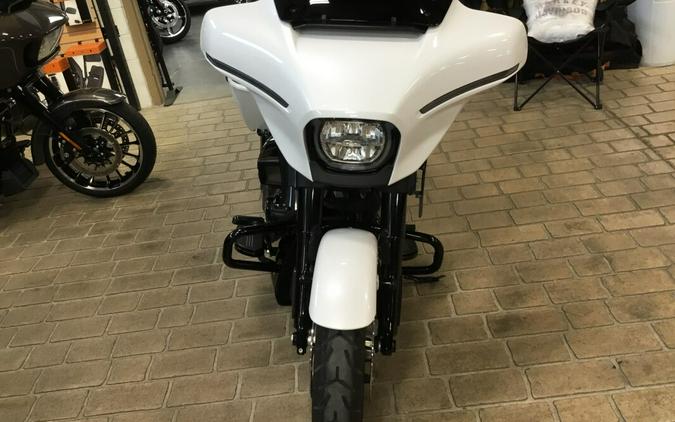 2024 Harley-Davidson® Street Glide® White Onyx Pearl - Black Finish