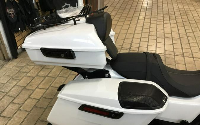 2024 Harley-Davidson® Street Glide® White Onyx Pearl - Black Finish