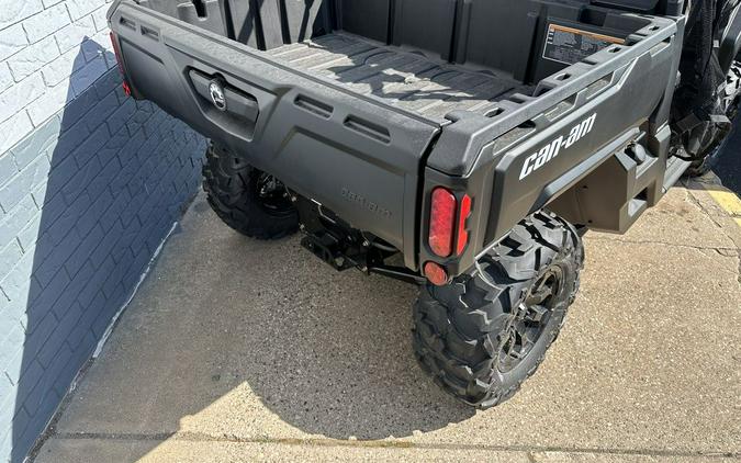 2023 Can-Am® Defender DPS HD7 Tundra Green