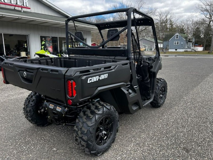 2024 Can-Am® Defender DPS HD7 Tundra Green