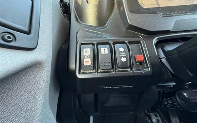 2021 Can-Am Defender Limited HD10