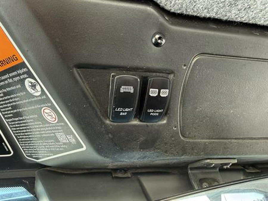 2021 Can-Am Defender Limited HD10