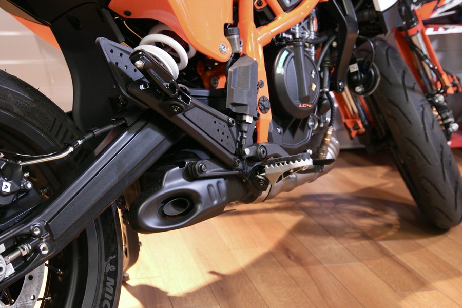 2026 KTM 390 SMCR