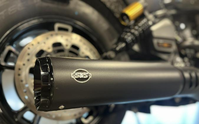 2026 Indian Motorcycle 101 SCOUT ONYX BLACK CRYSTAL W GRFX 49ST Base
