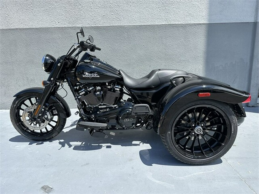 Harley-Davidson Freewheeler 2023 FLRT 028330 BLACK W/ PINSTRIPE