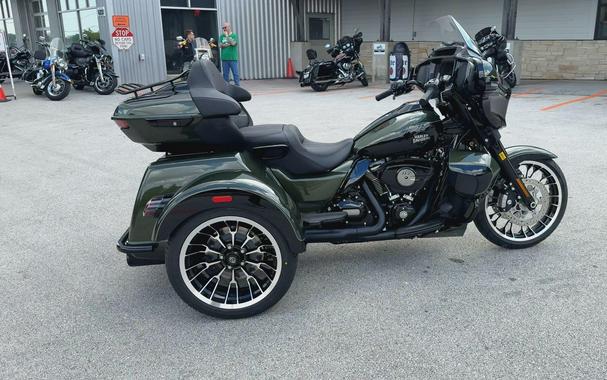 2026 Harley-Davidson® Street Glide 3 Limited Olive Steel Metallic / Vivid Black Black Trim