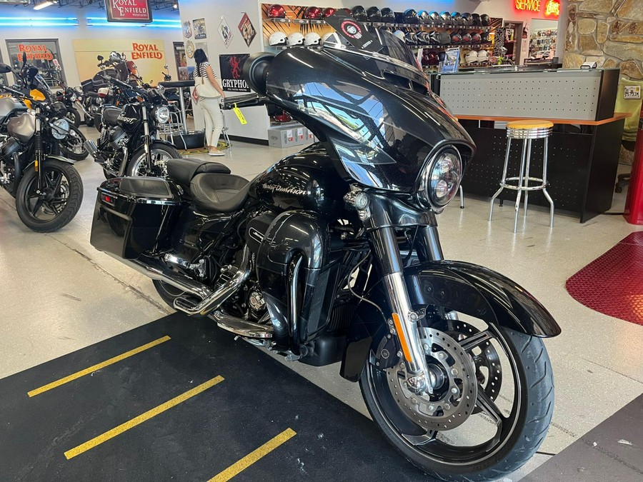 2017 Harley-Davidson CVO™ Street Glide®