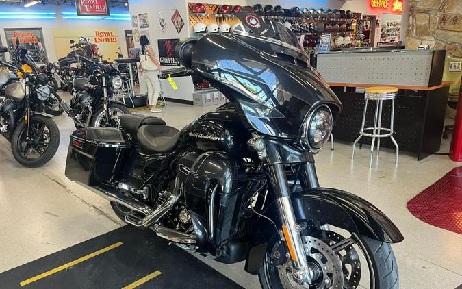 2017 Harley-Davidson CVO™ Street Glide®