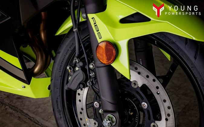 2026 Kawasaki Ninja 500 ABS Metallic Yellowish Green/Ebony