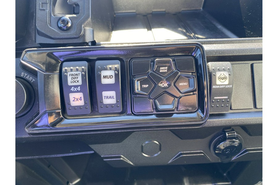 2024 Can-Am DEFENDER XMR HD10