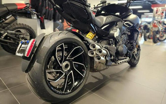 2024 Ducati Diavel V4 Black