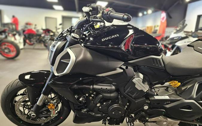 2024 Ducati Diavel V4 Black