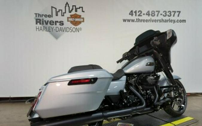 2024 Harley-Davidson® Road Glide® Atlas Silver Metallic – Black Finish