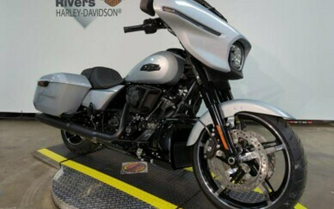 2024 Harley-Davidson® Road Glide® Atlas Silver Metallic – Black Finish
