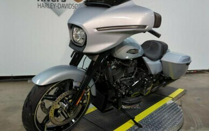 2024 Harley-Davidson® Road Glide® Atlas Silver Metallic – Black Finish