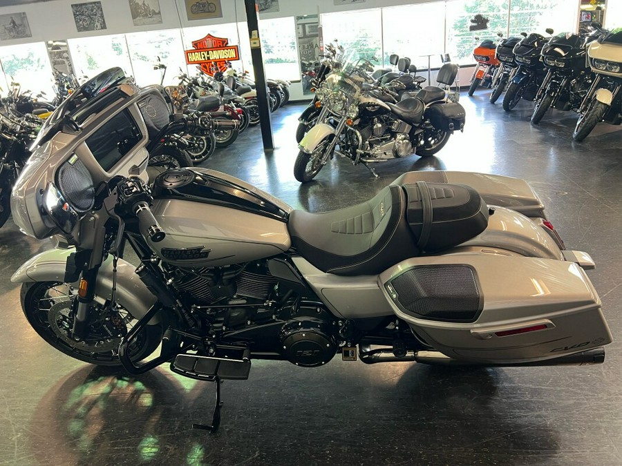 2023 Harley-Davidson CVO™ Street Glide Dark Platinum w/ Pinstripe FLHXSE