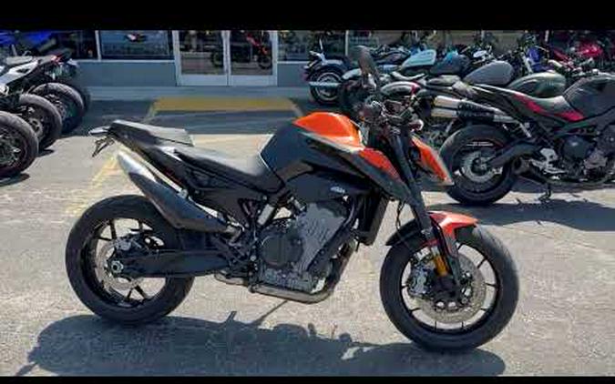 2021 KTM 890 Duke First Look Preview