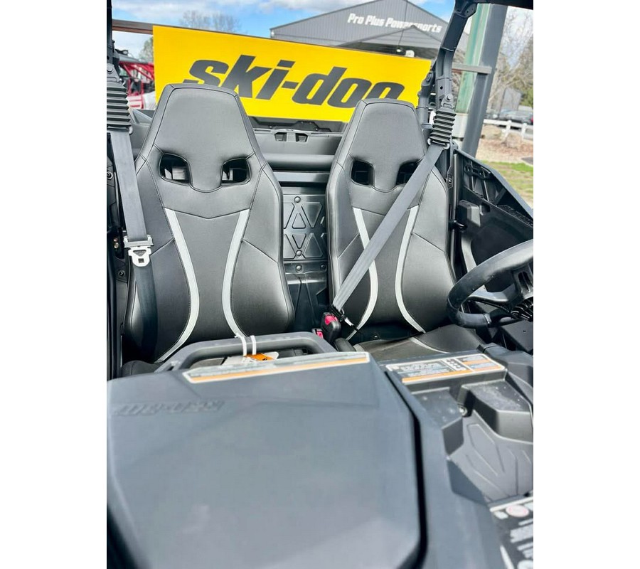 2025 Can-Am Commander DPS 700 9ASD